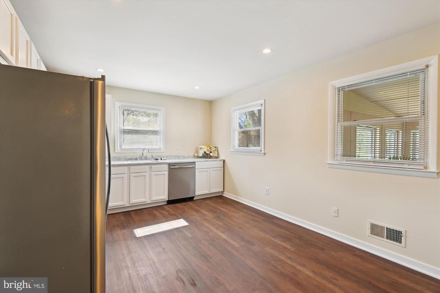1361 Ava Road photo 10