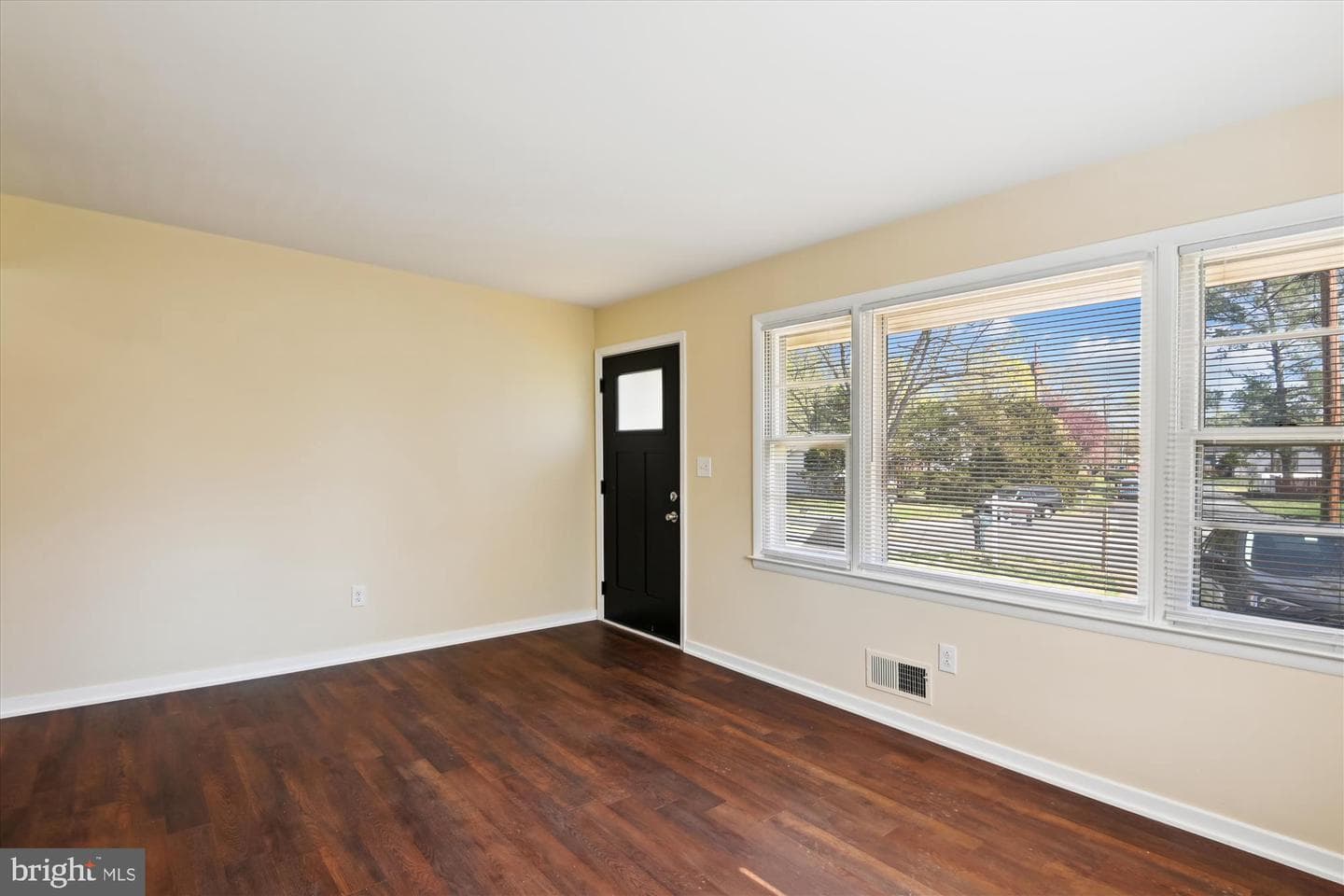 1361 Ava Road photo 19