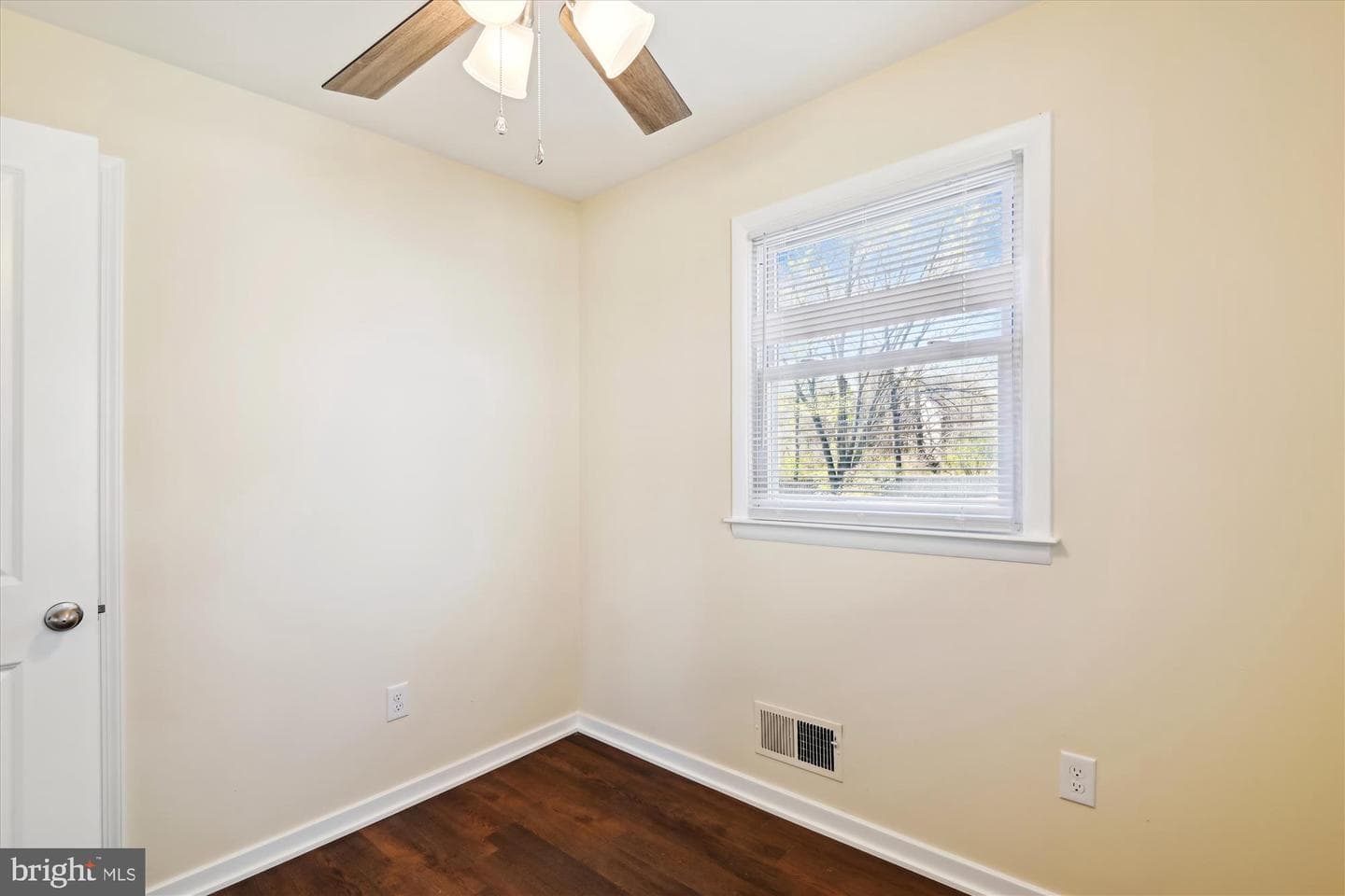 1361 Ava Road photo 21