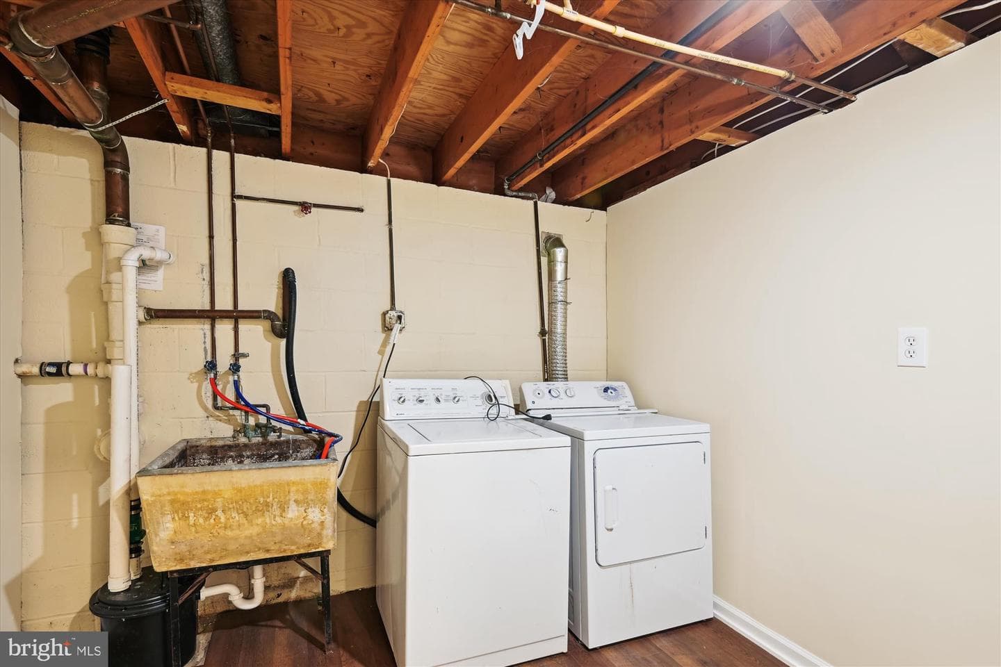 1361 Ava Road photo 31