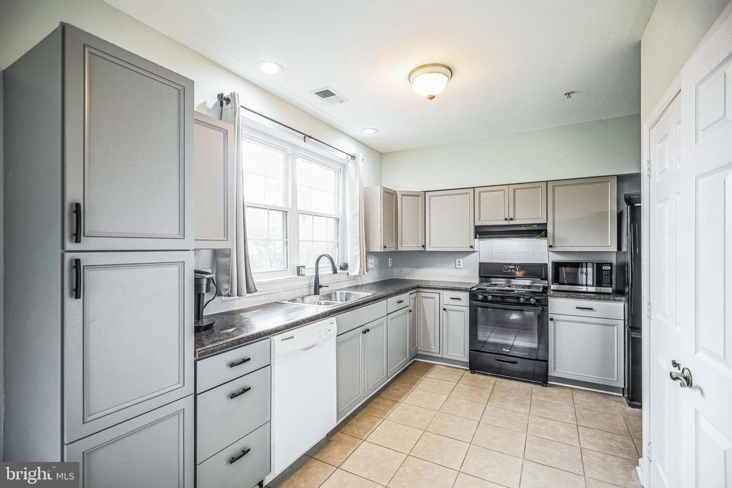1126 Wickford Court photo 2