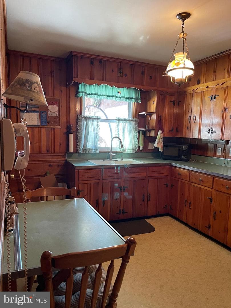 200 Phelps Avenue photo 2