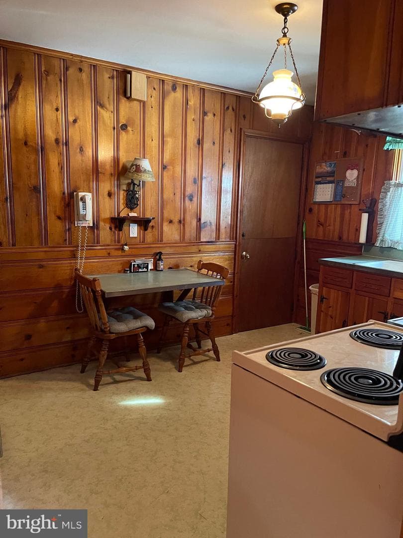 200 Phelps Avenue photo 8