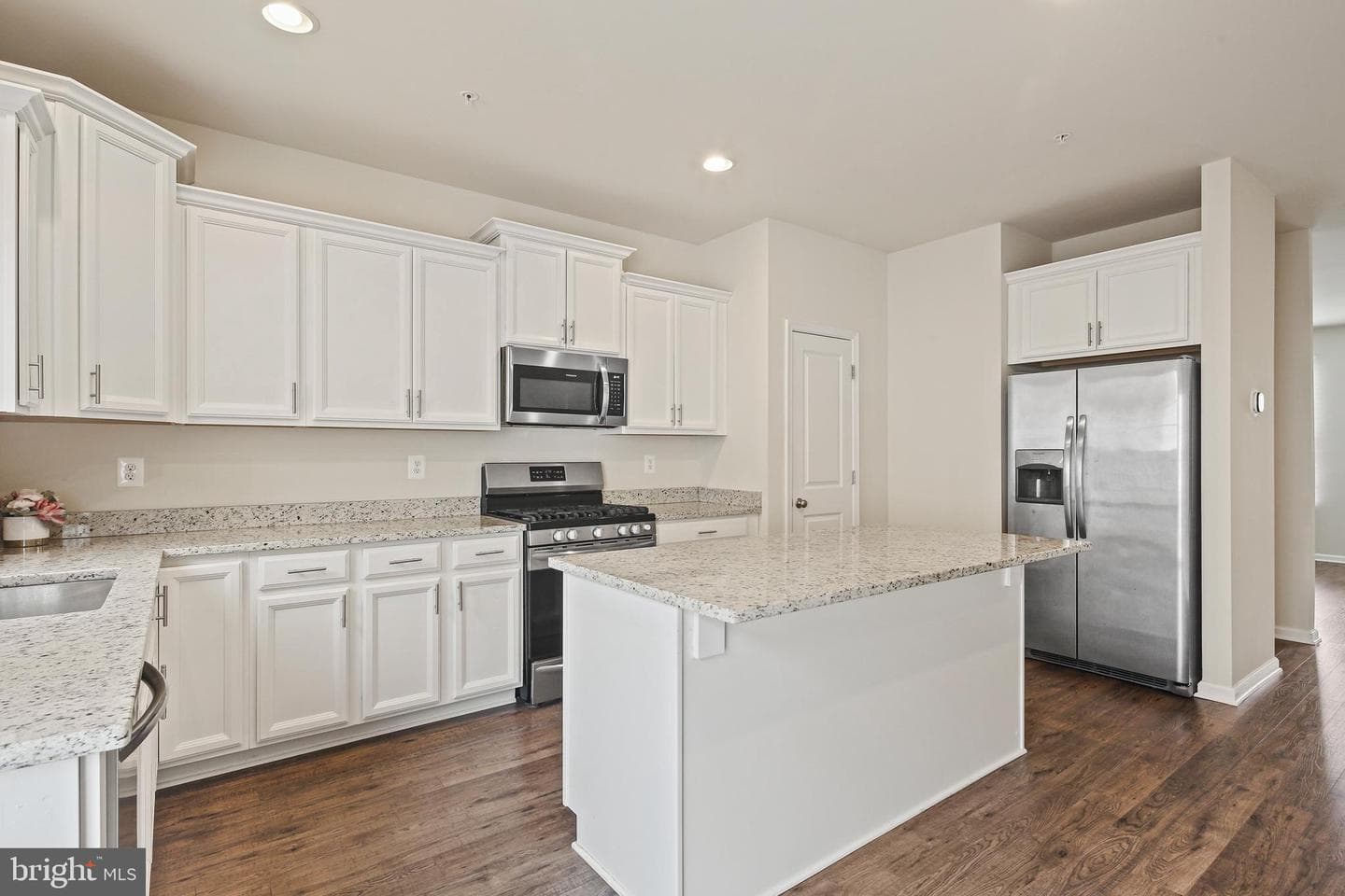 8337 Daydream Crescent photo 13