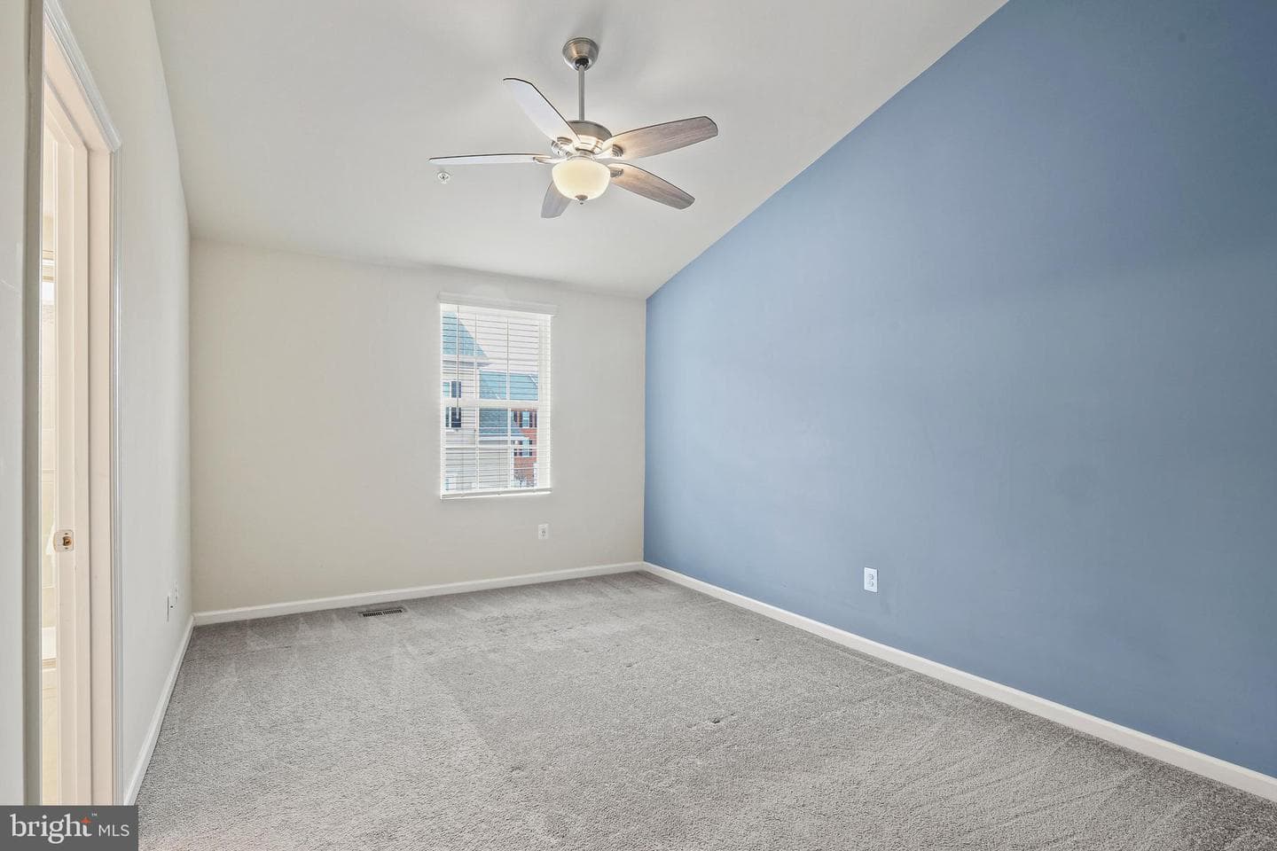 8337 Daydream Crescent photo 26