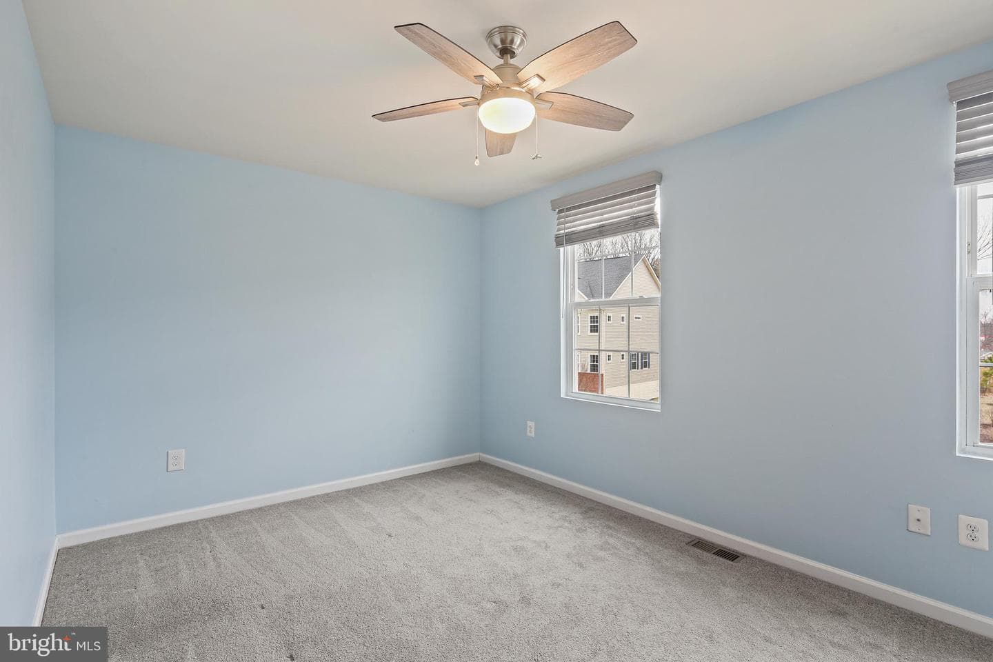 8337 Daydream Crescent photo 32