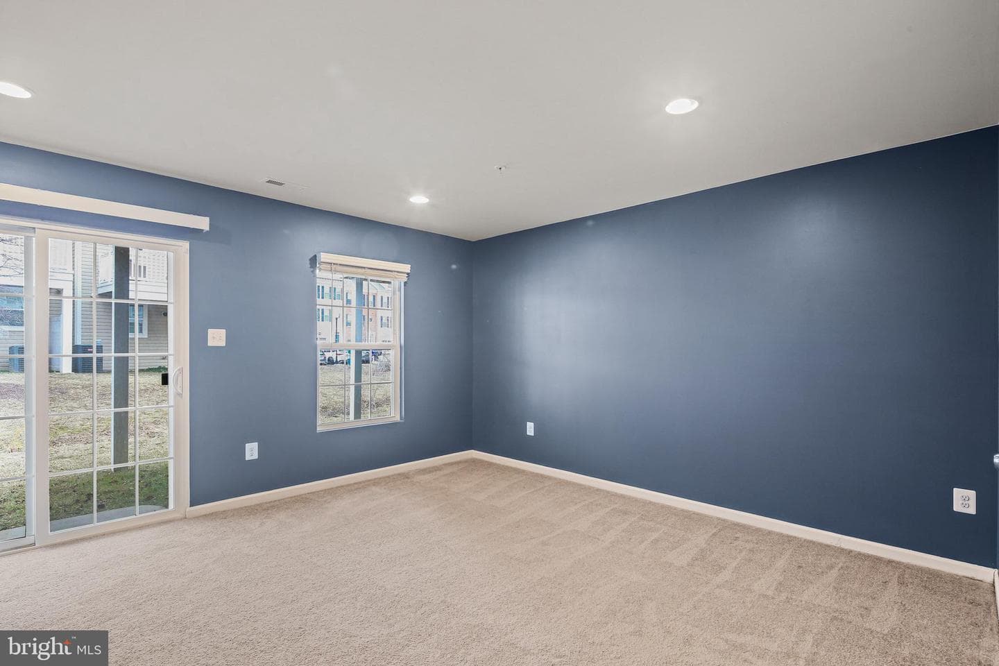 8337 Daydream Crescent photo 4