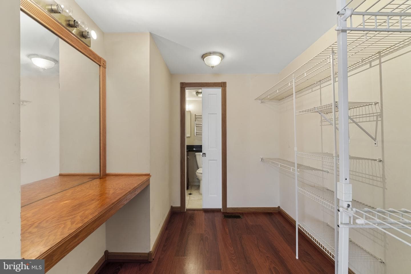 558 West Court photo 12