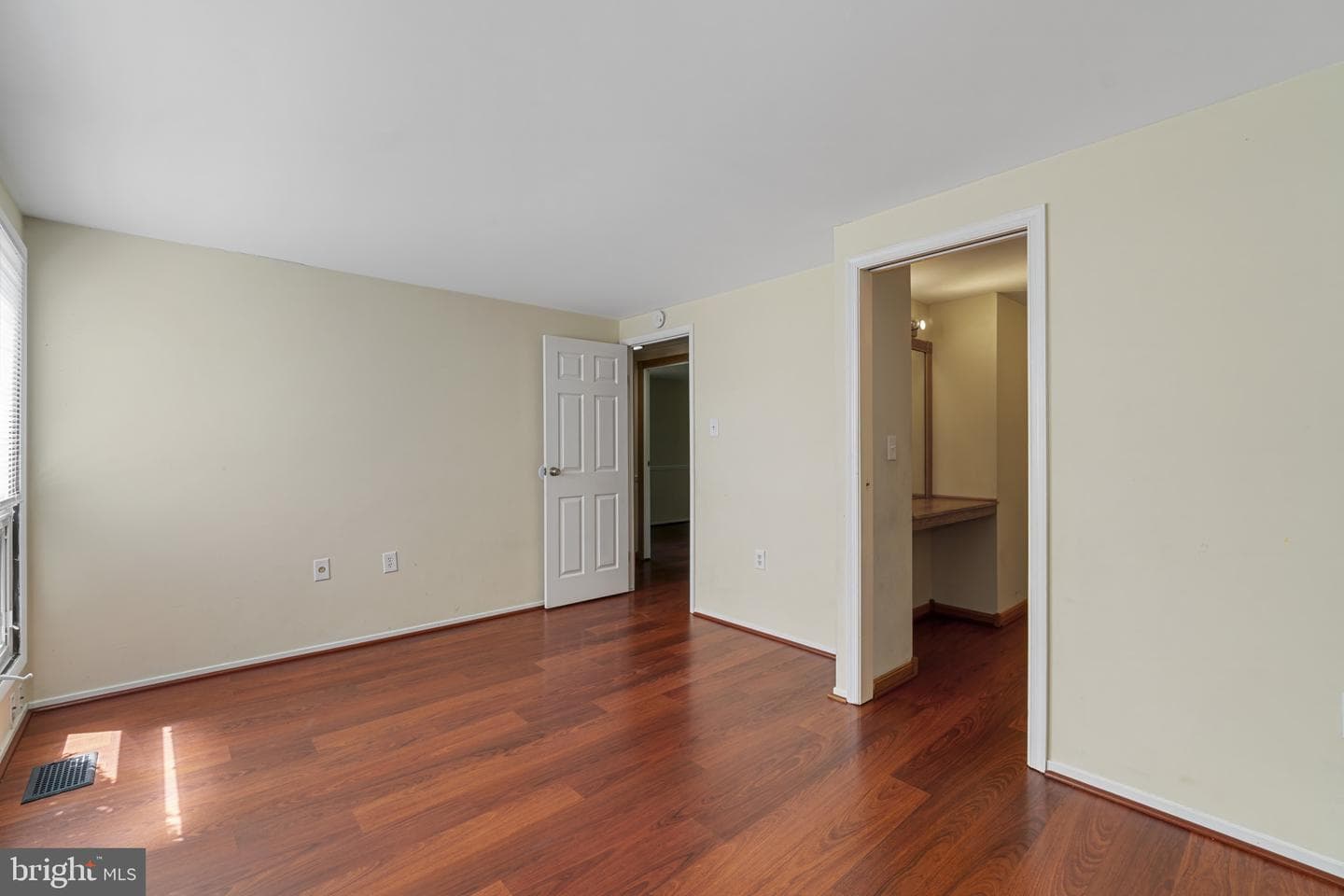 558 West Court photo 15