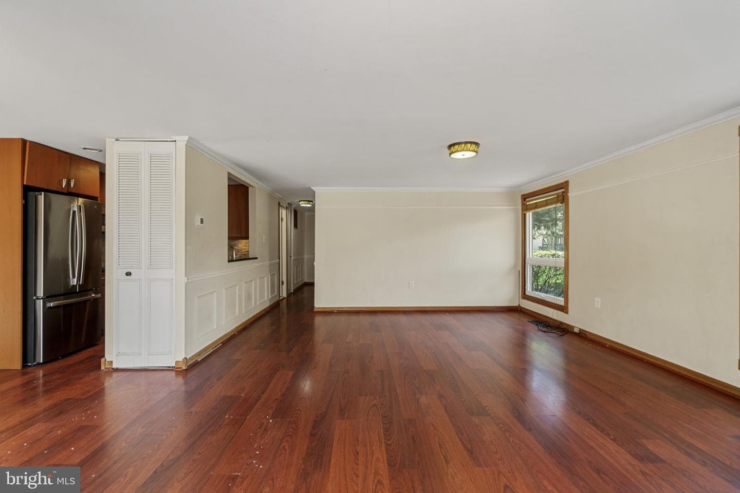 558 West Court photo 4