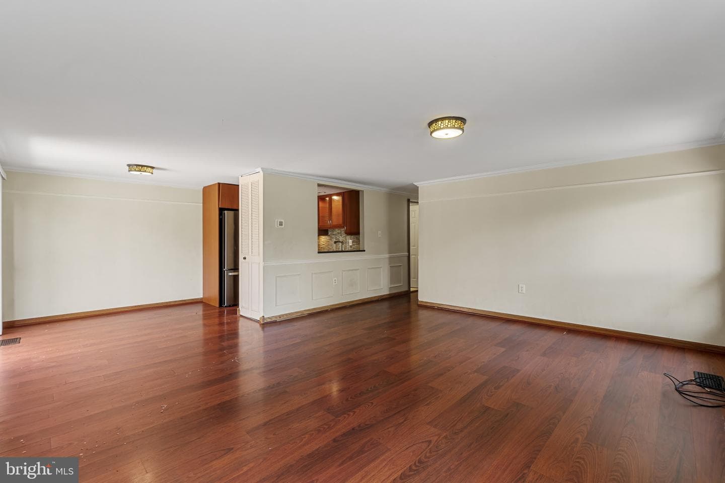 558 West Court photo 5