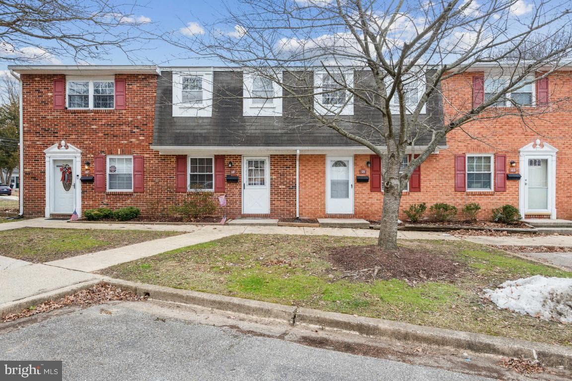 121 Merryman Court photo 2