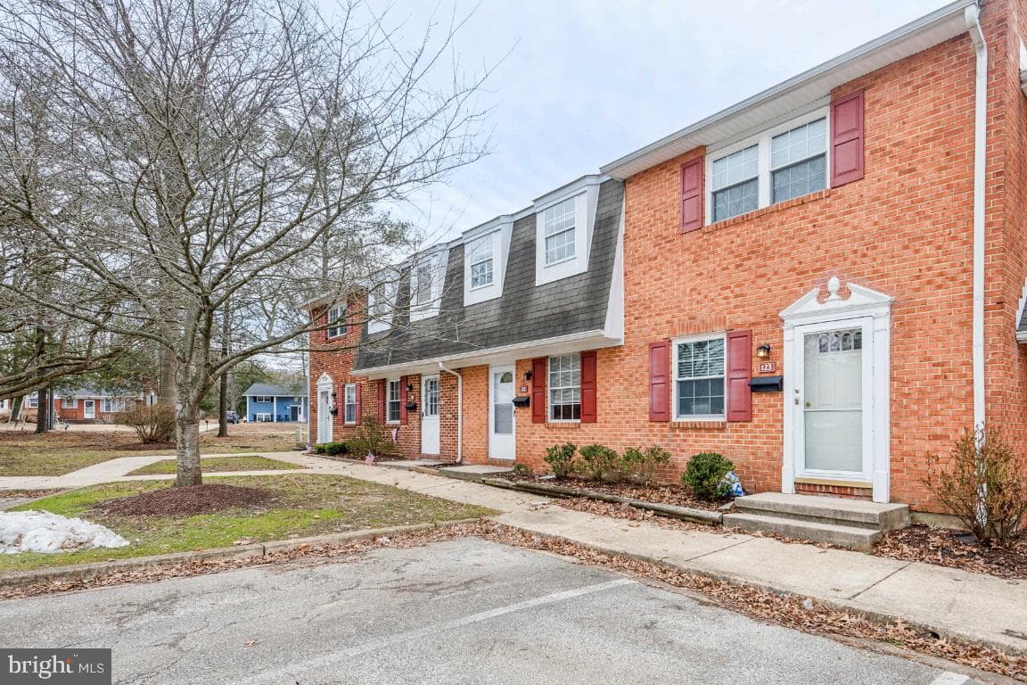 121 Merryman Court photo 3