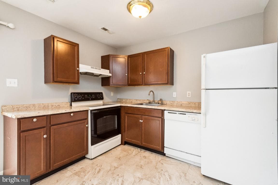 121 Merryman Court photo 7