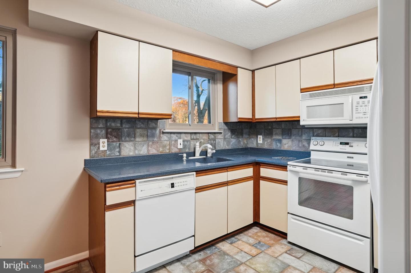 276 Capote Court W photo 16