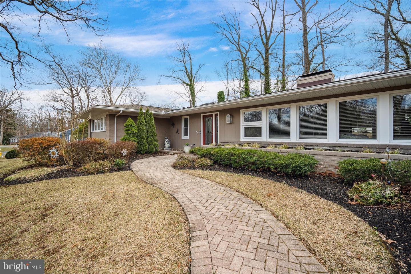 1854 Lindamoor Drive photo 2