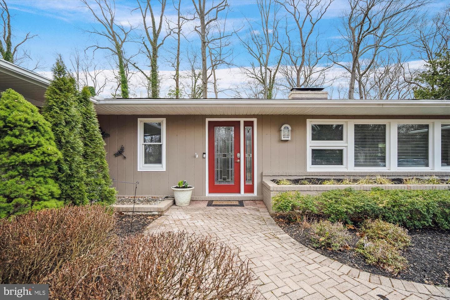 1854 Lindamoor Drive photo 3