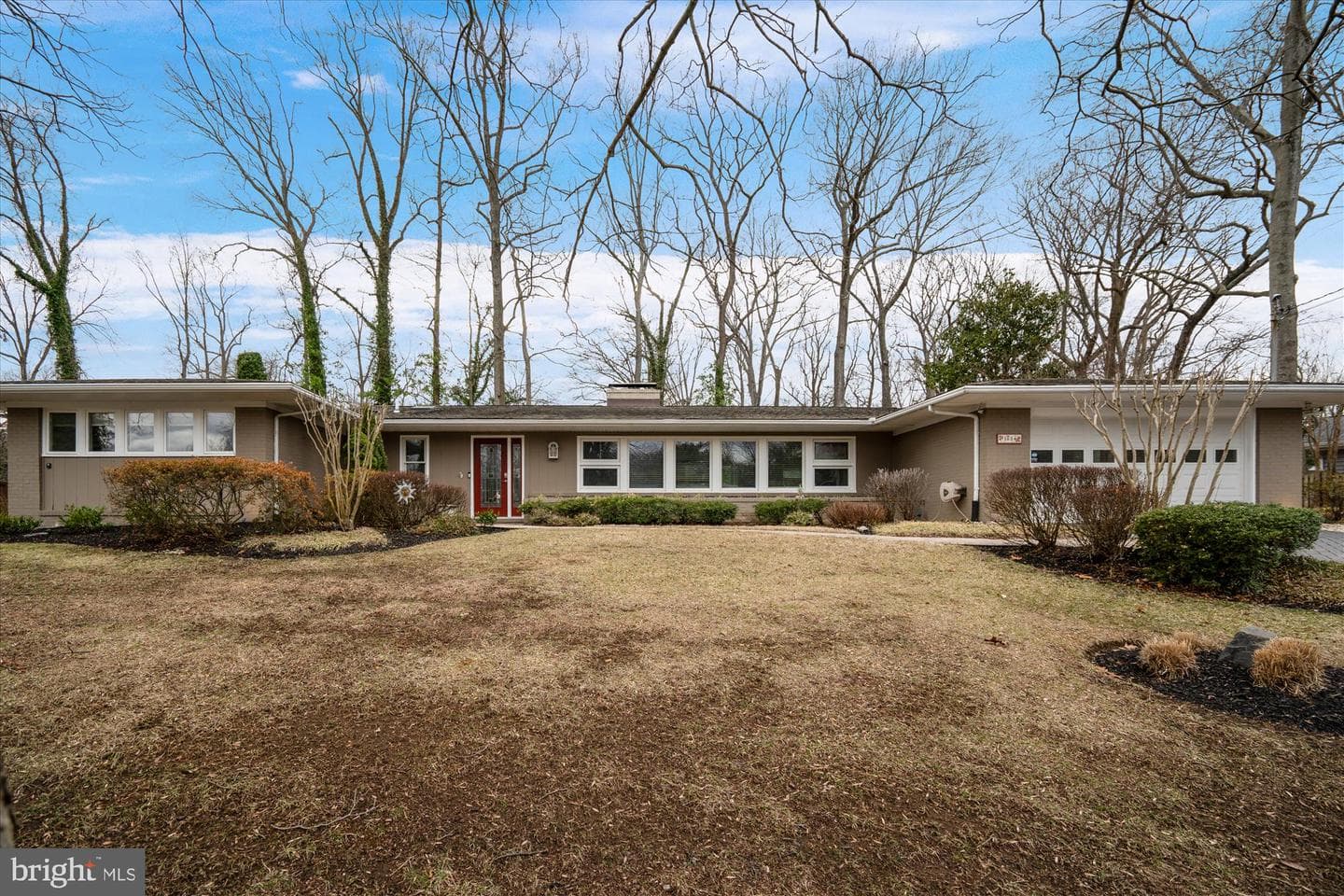 1854 Lindamoor Drive photo 4