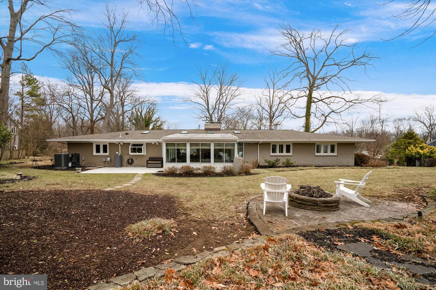 1854 Lindamoor Drive photo 6