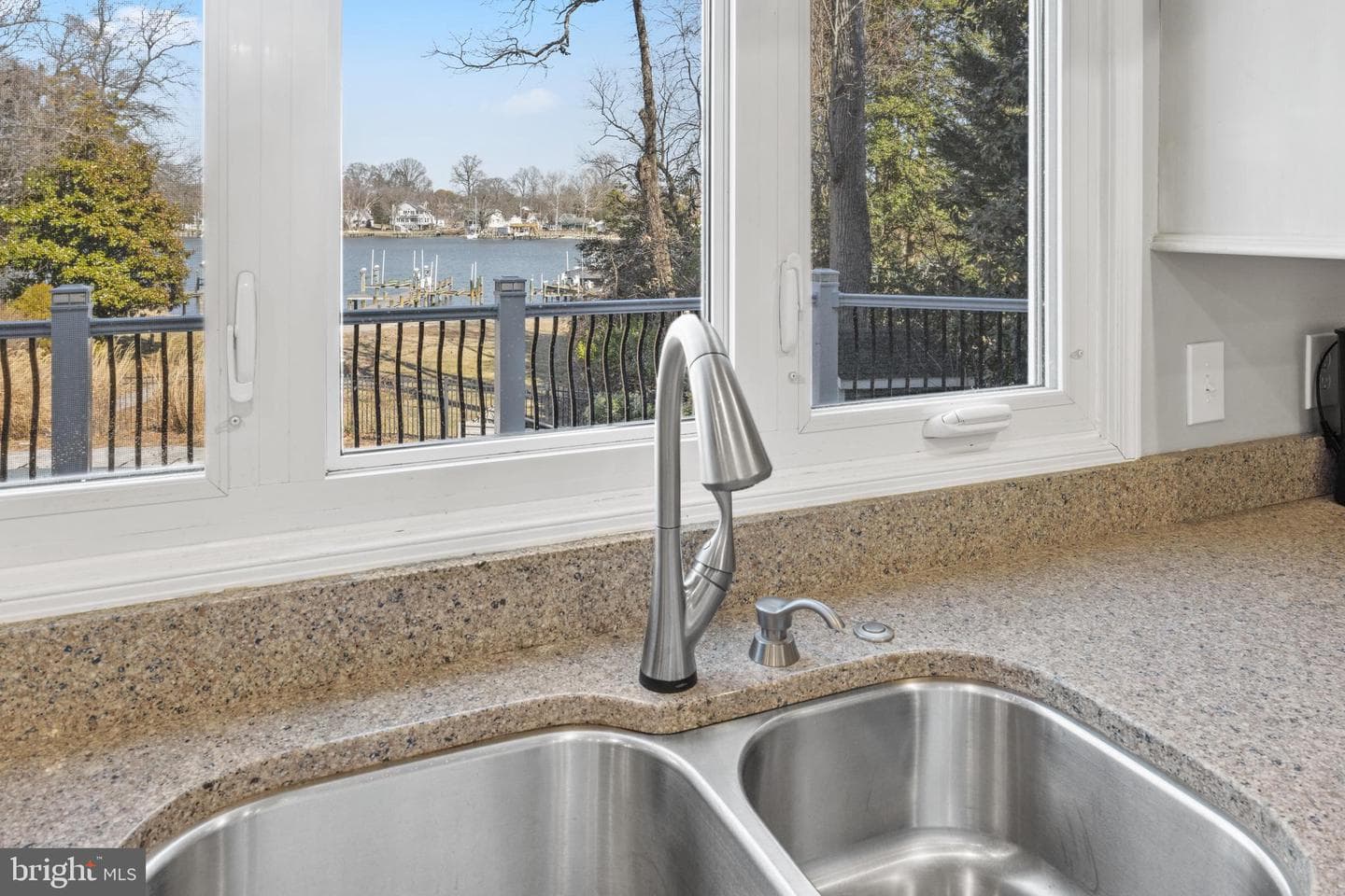 415 Edgewater Road photo 9