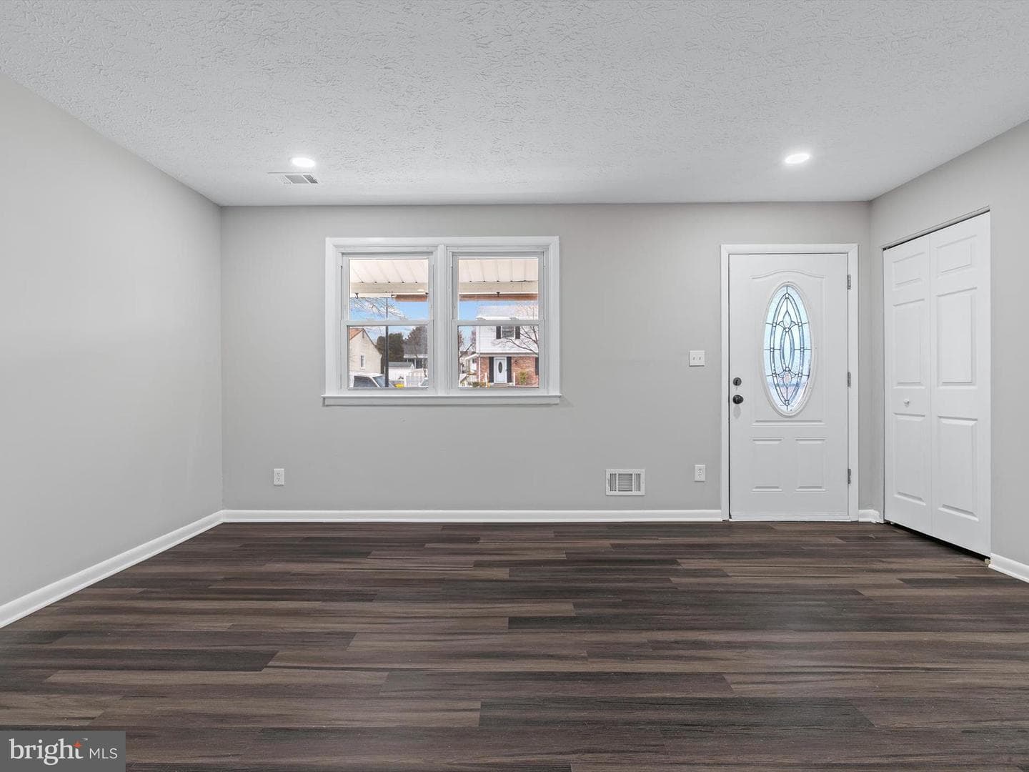 1095 Woodlawn Avenue photo 10