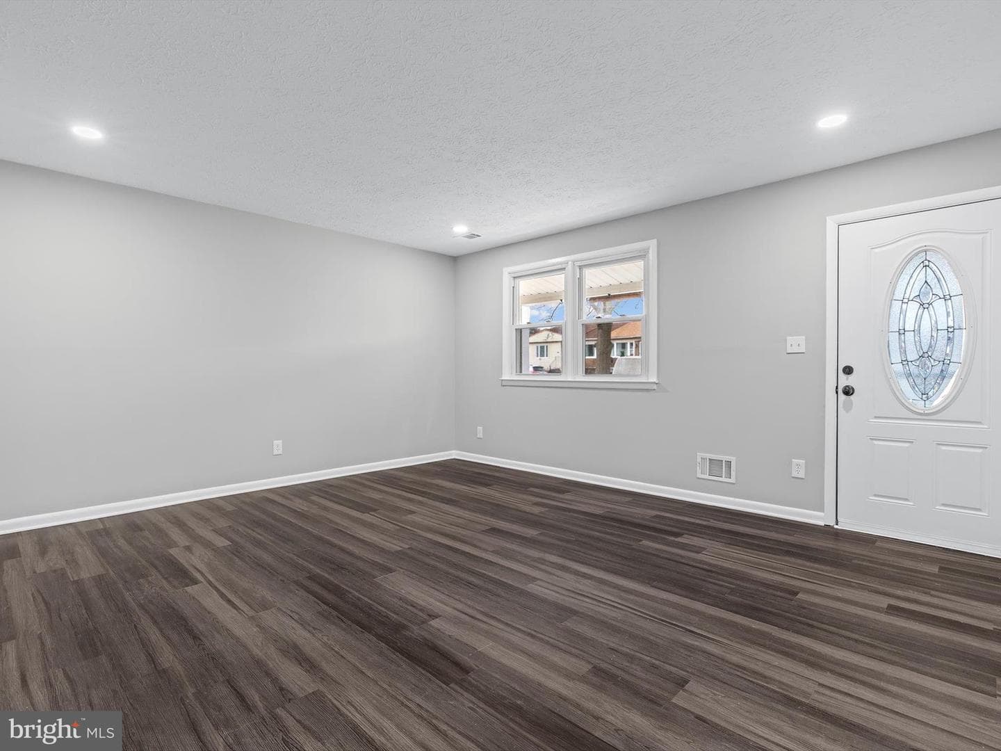 1095 Woodlawn Avenue photo 11