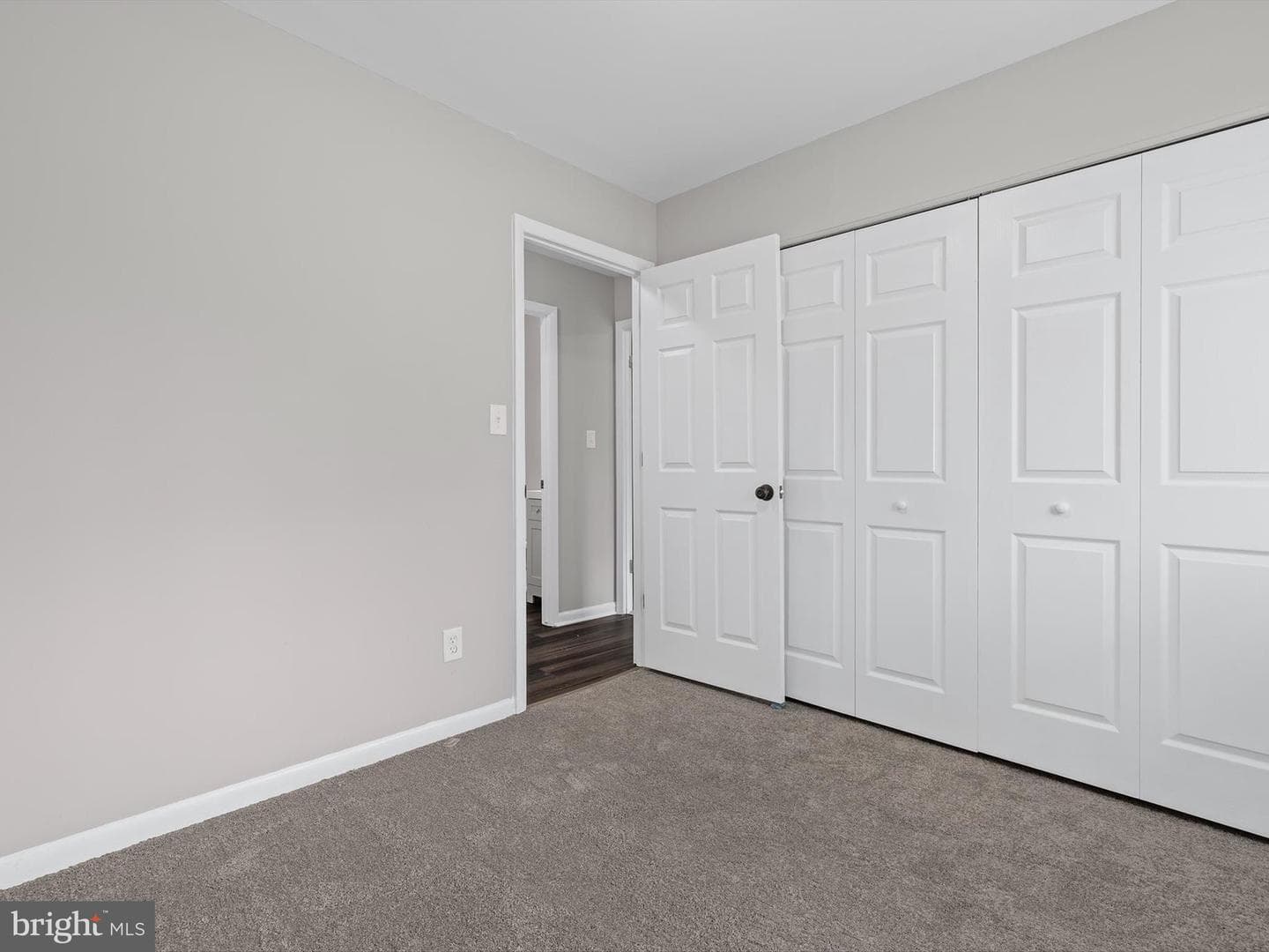 1095 Woodlawn Avenue photo 14