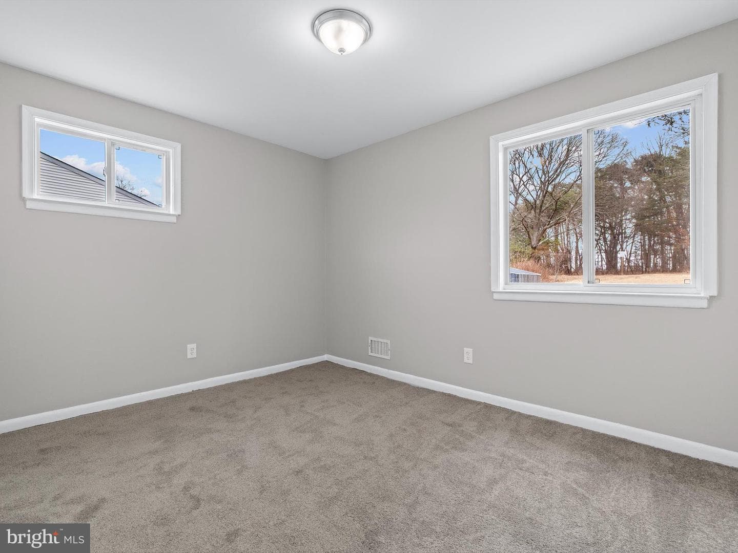 1095 Woodlawn Avenue photo 15