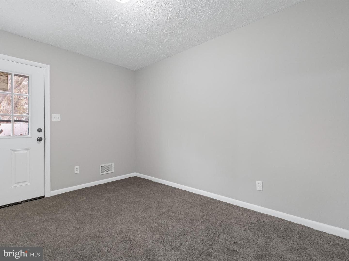 1095 Woodlawn Avenue photo 19