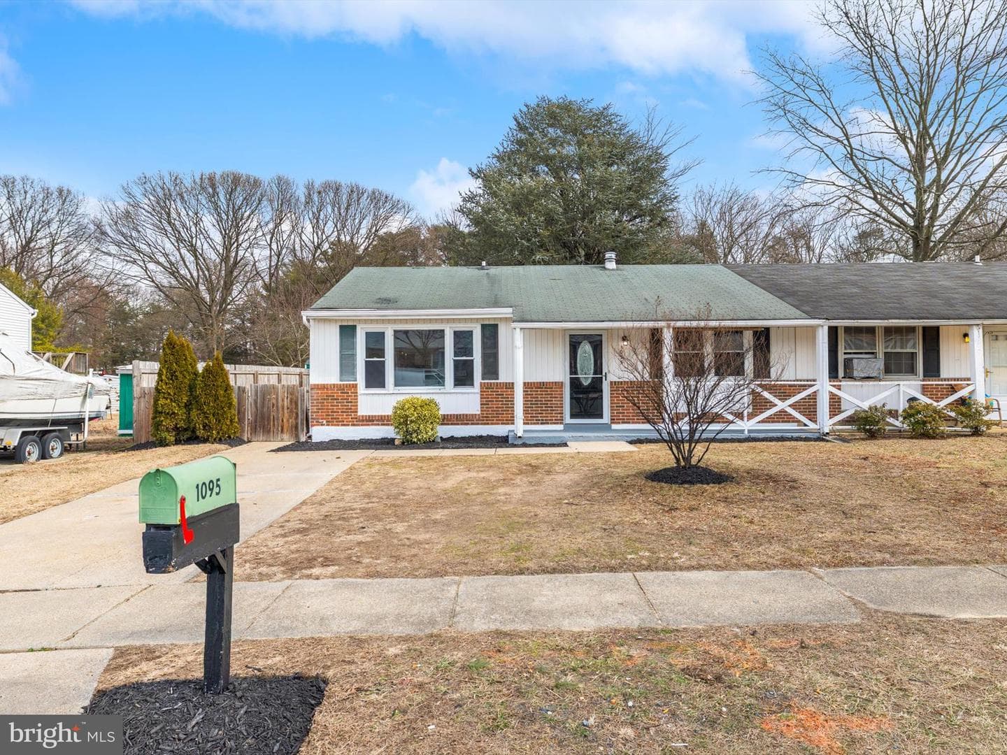 1095 Woodlawn Avenue photo 2