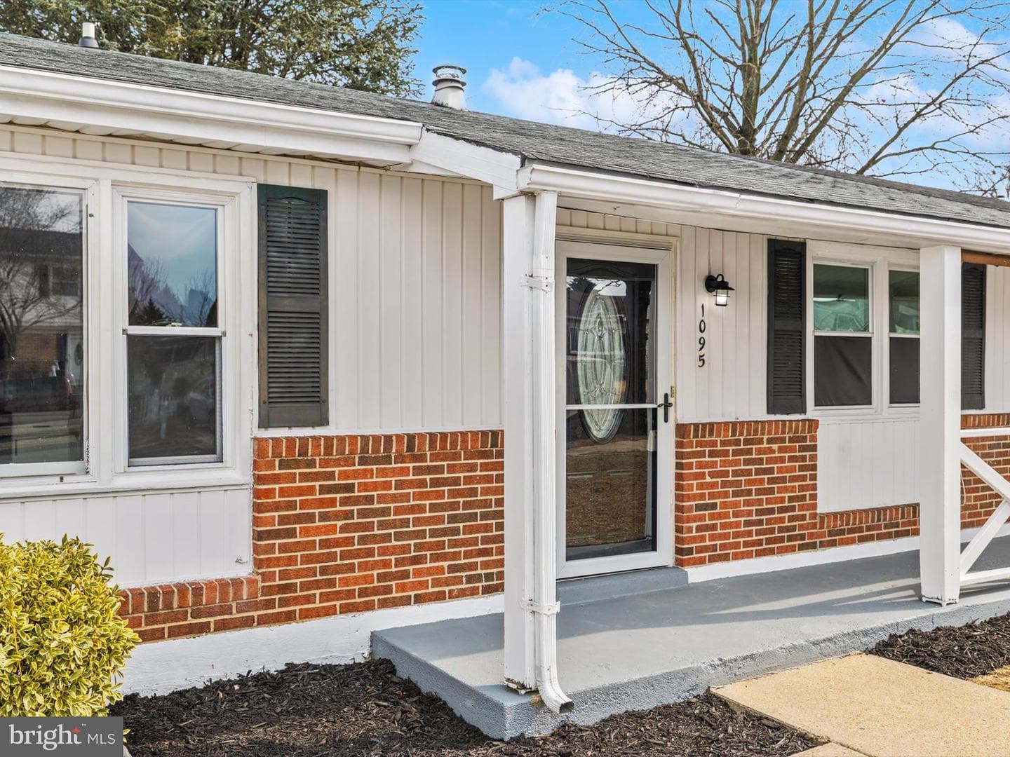 1095 Woodlawn Avenue photo 23