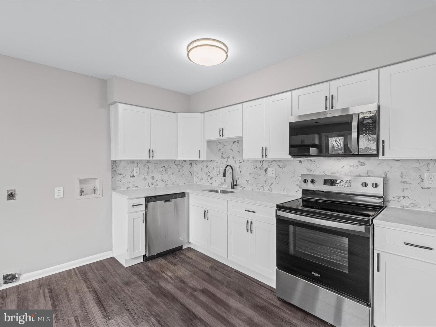 1095 Woodlawn Avenue photo 3