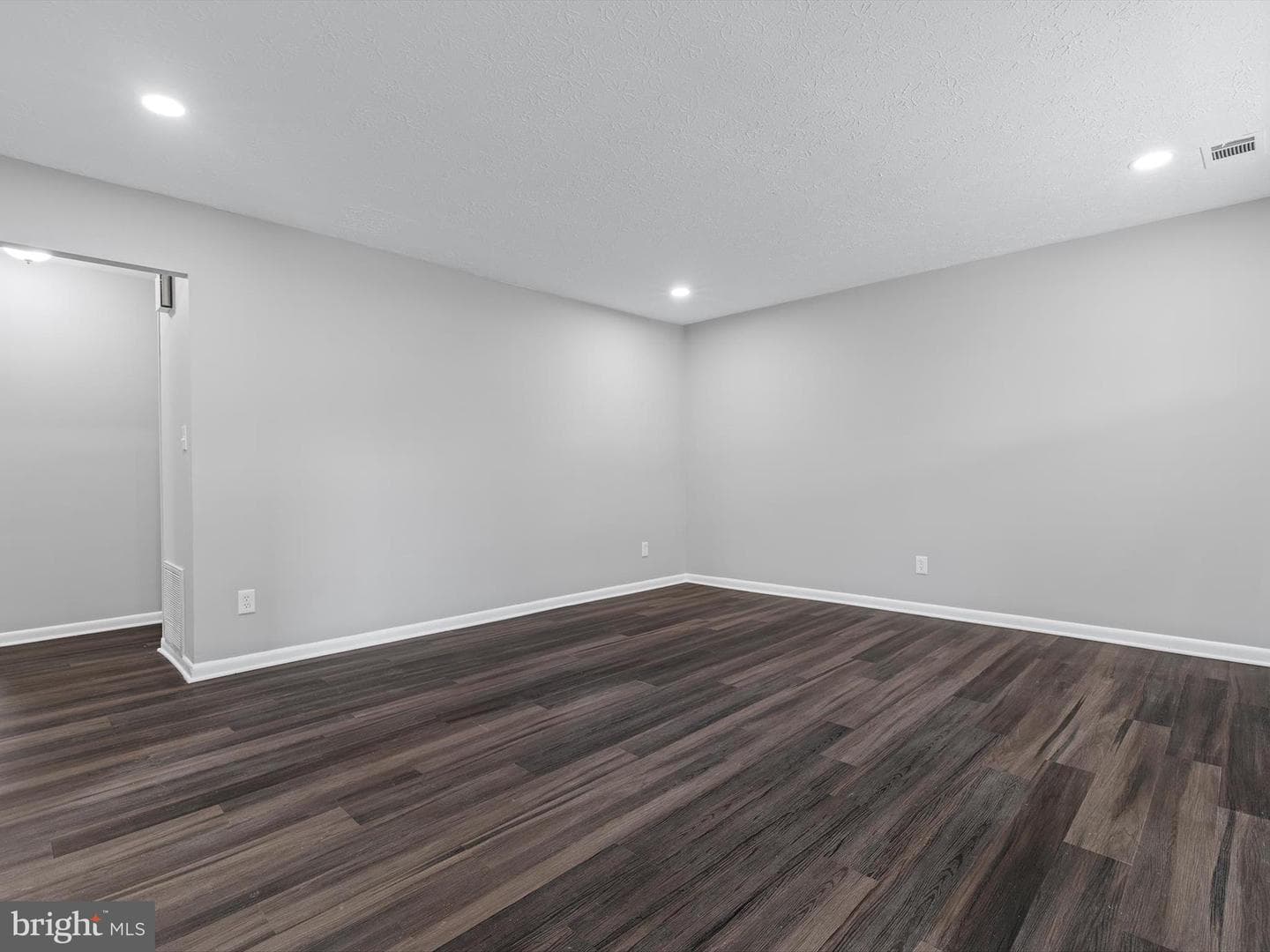 1095 Woodlawn Avenue photo 9