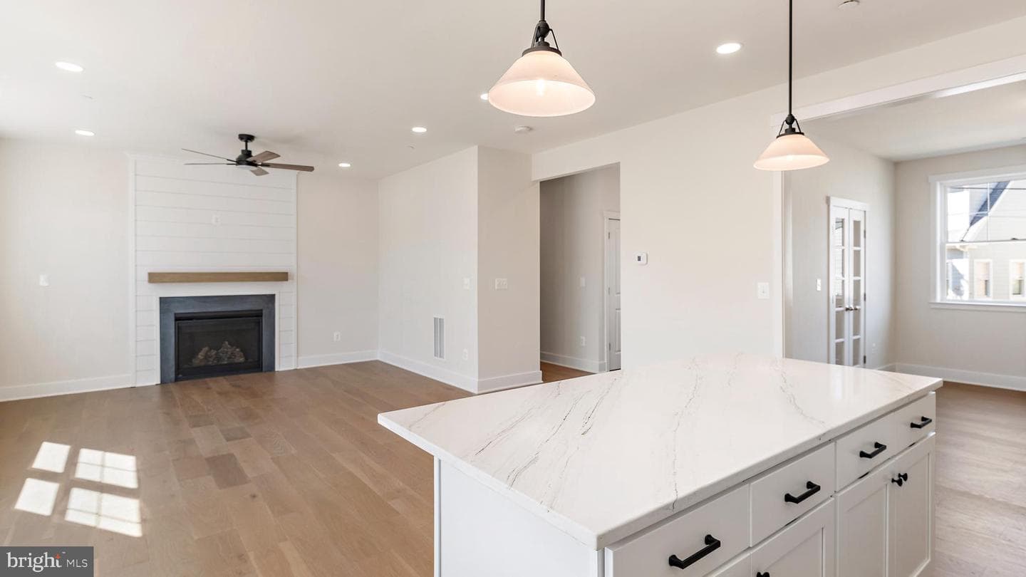 405 Alameda Parkway photo 22