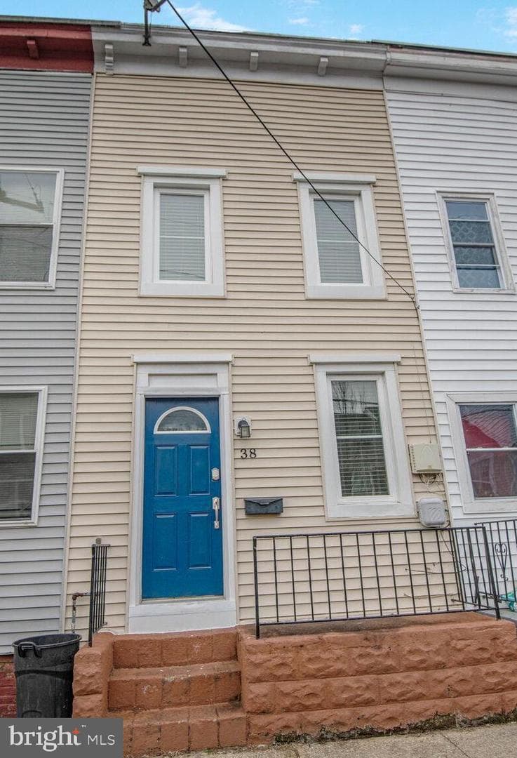38 Pleasant Street photo 1