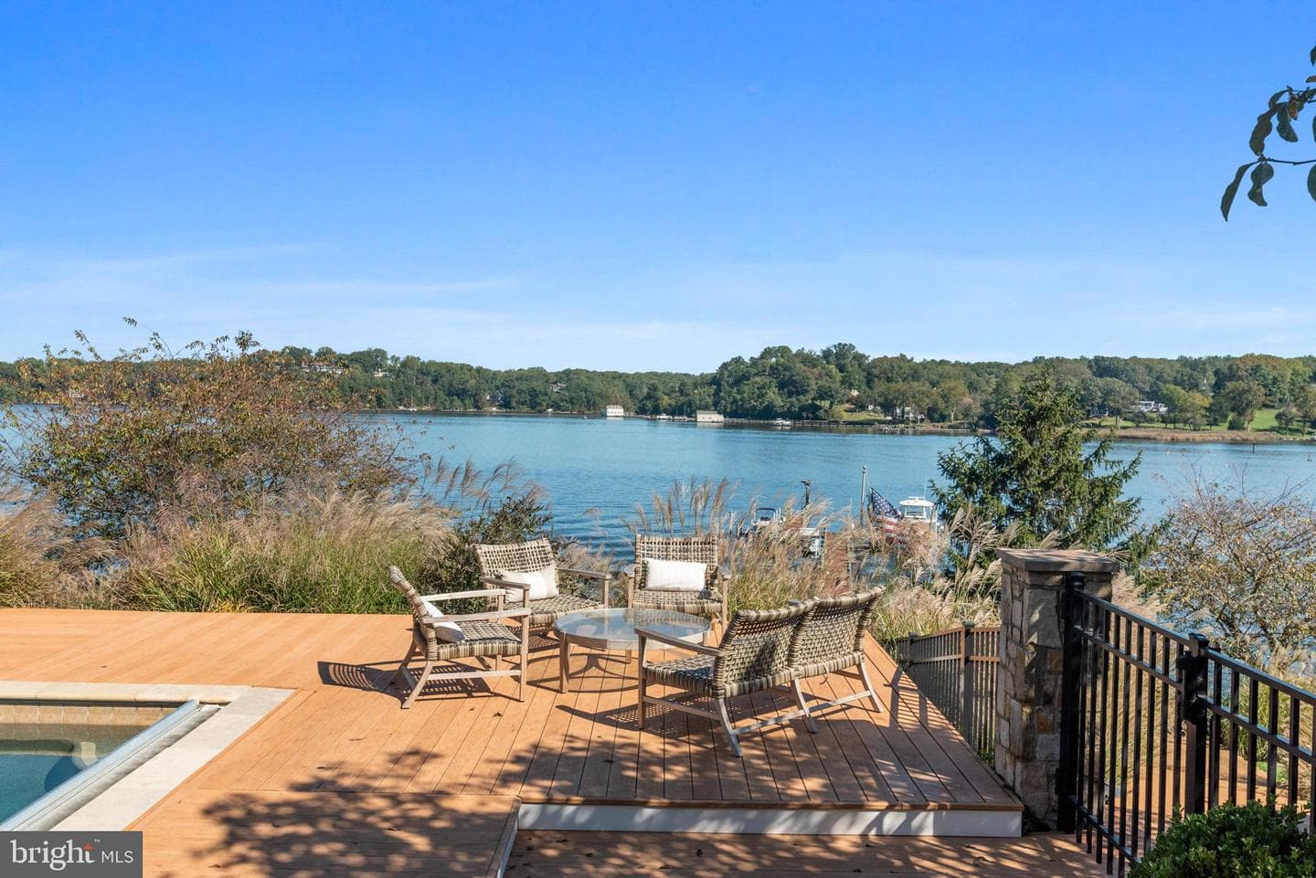803 Coachway photo 103