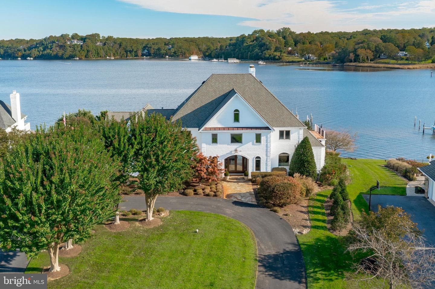 803 Coachway photo 2