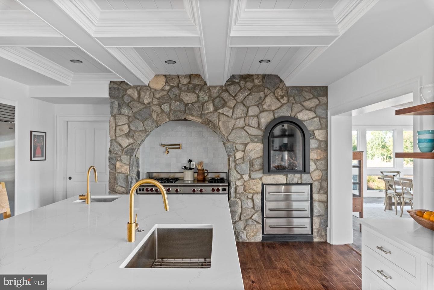 803 Coachway photo 32
