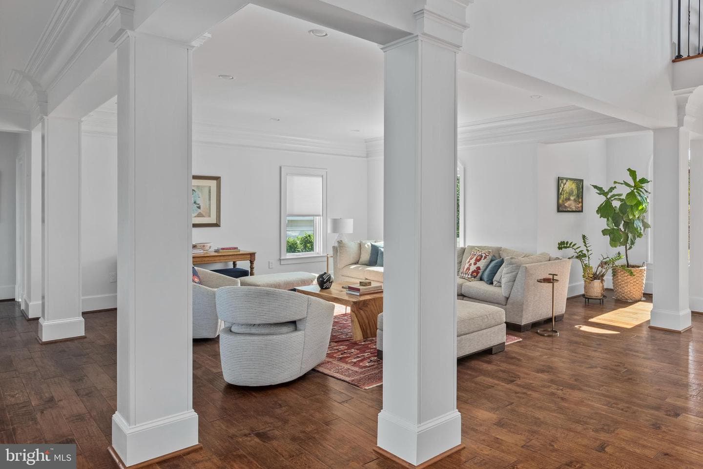 803 Coachway photo 37
