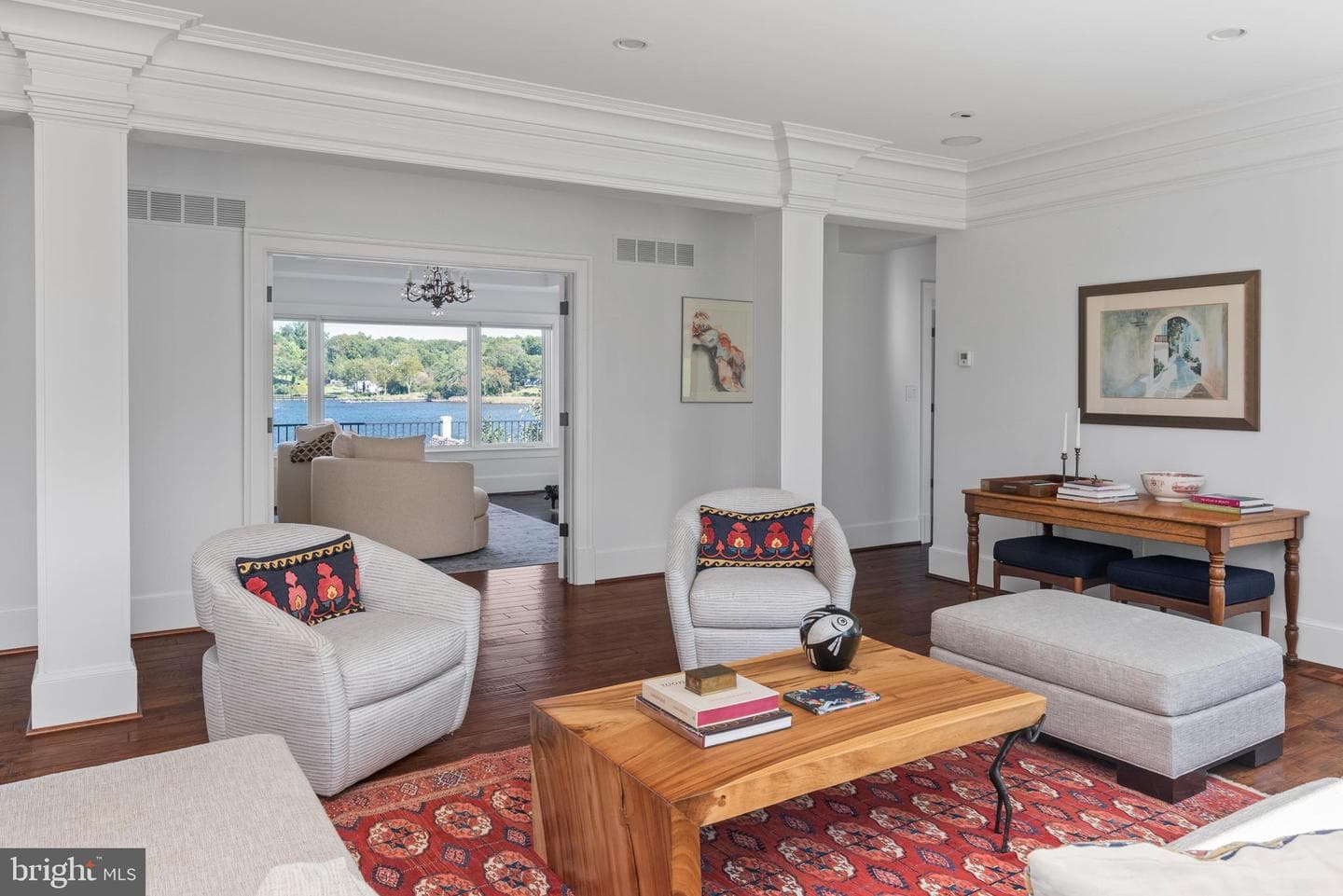 803 Coachway photo 41