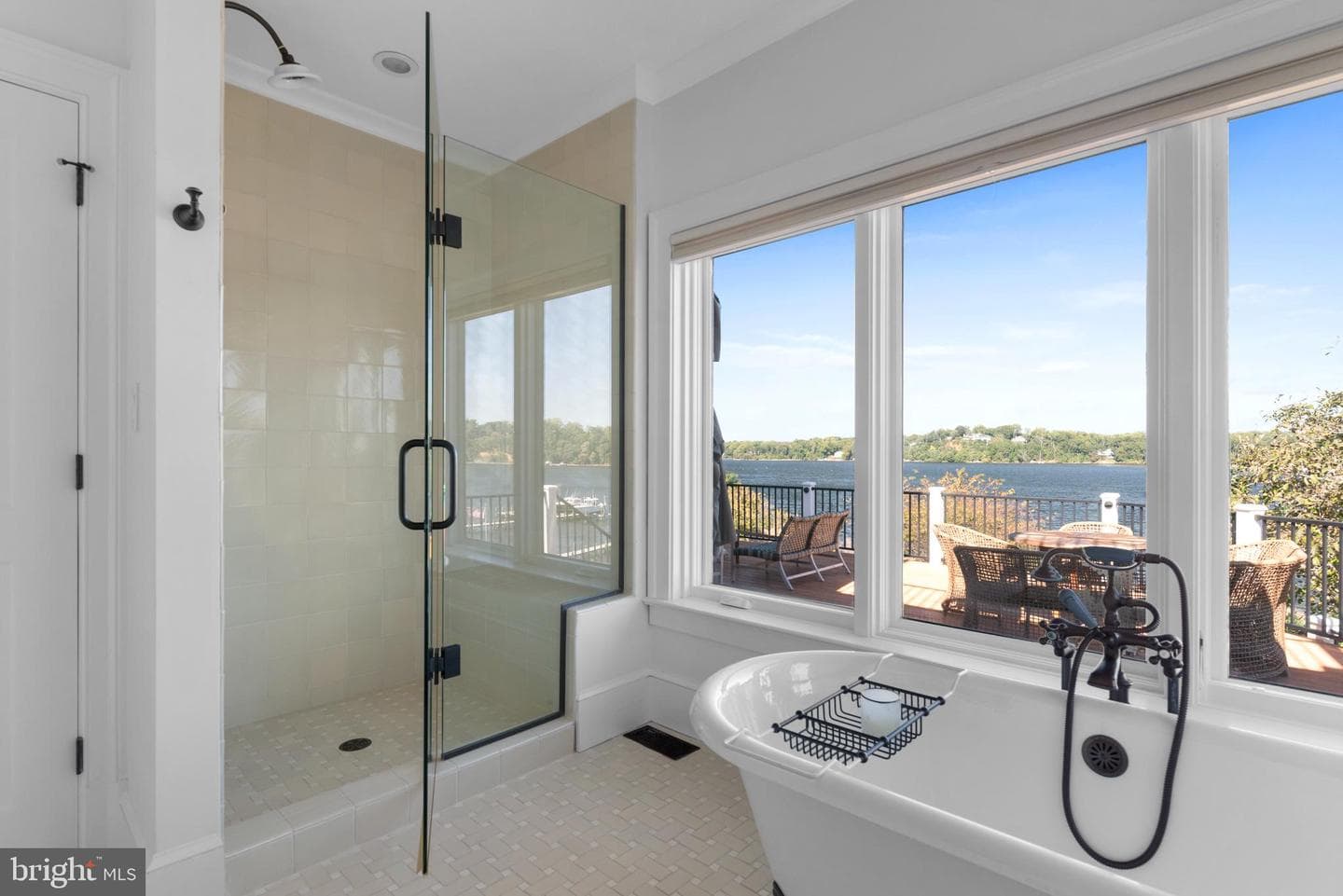 803 Coachway photo 44