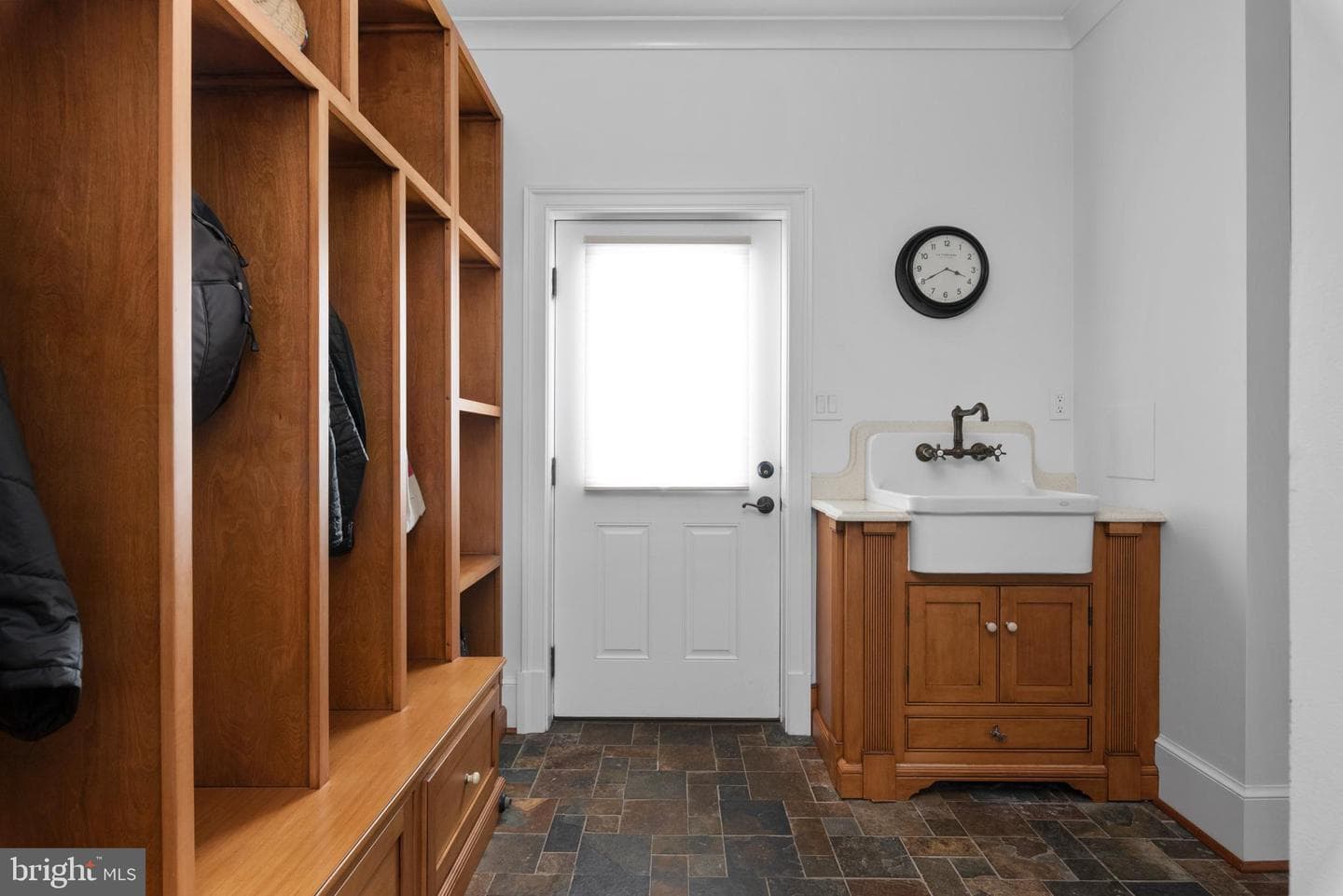 803 Coachway photo 46