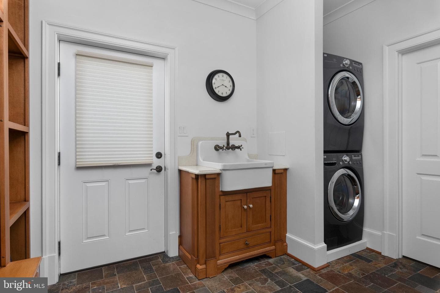 803 Coachway photo 47