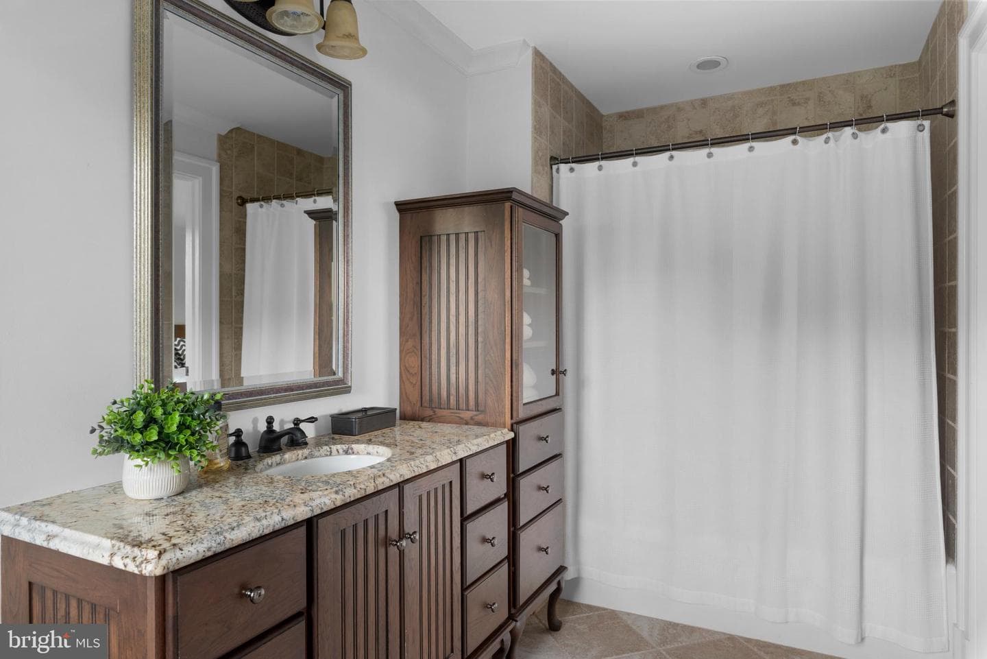 803 Coachway photo 74