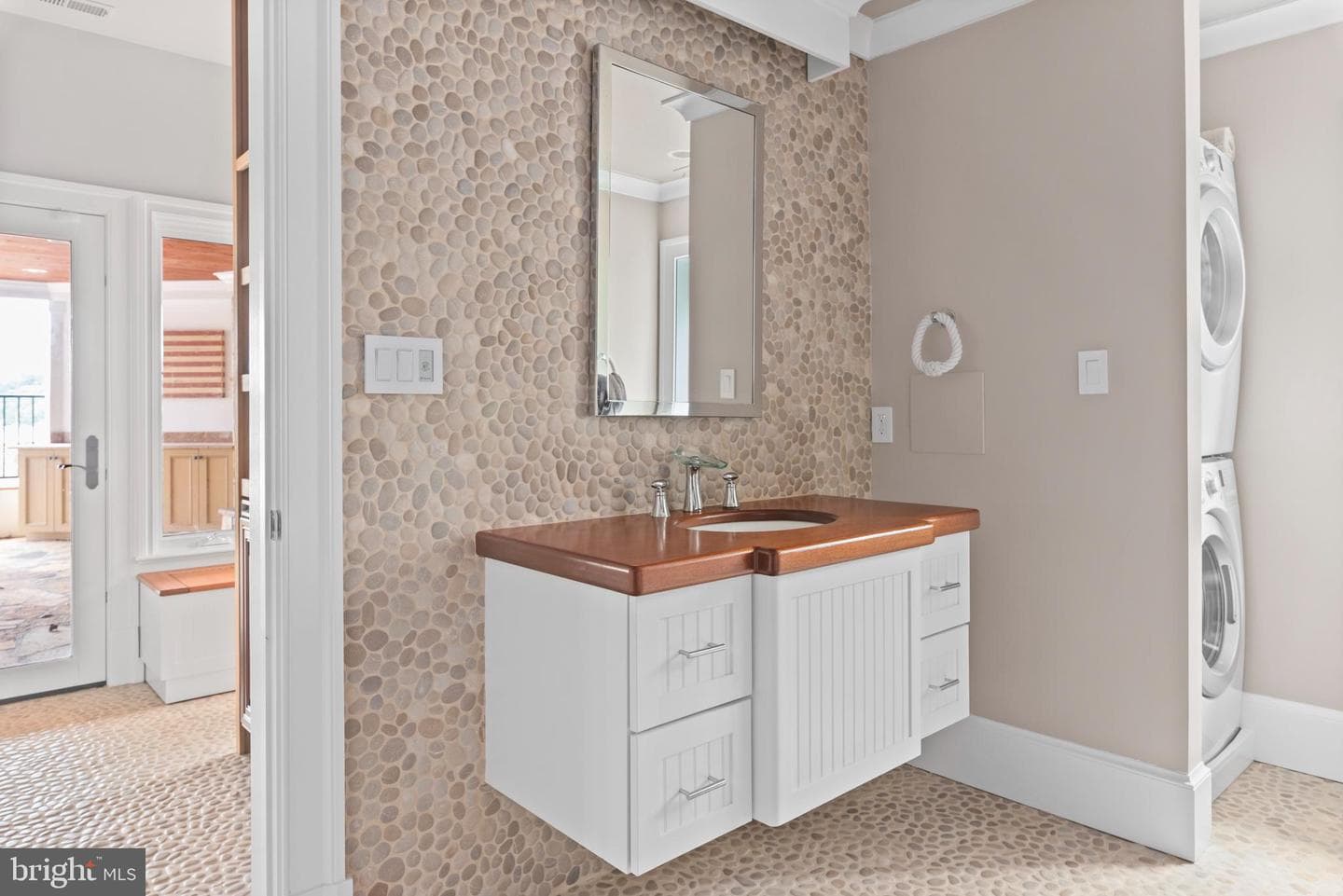 803 Coachway photo 91