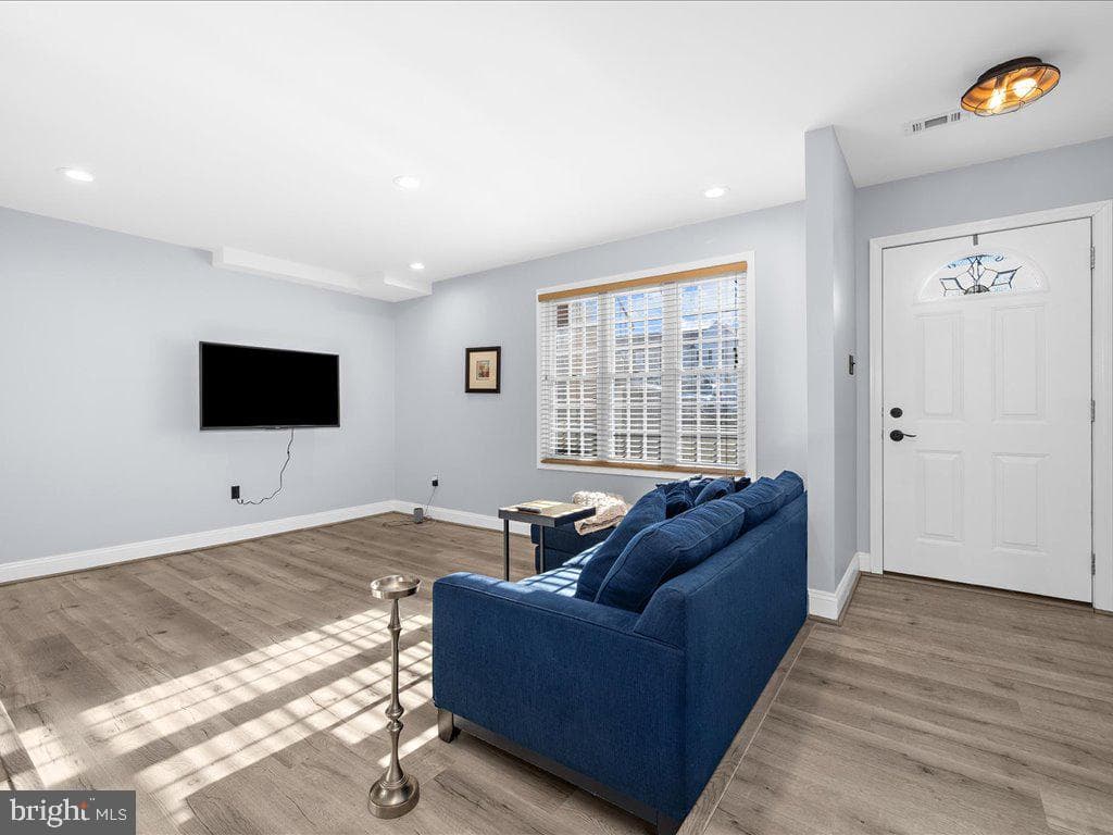 1524 Lowell Court photo 3