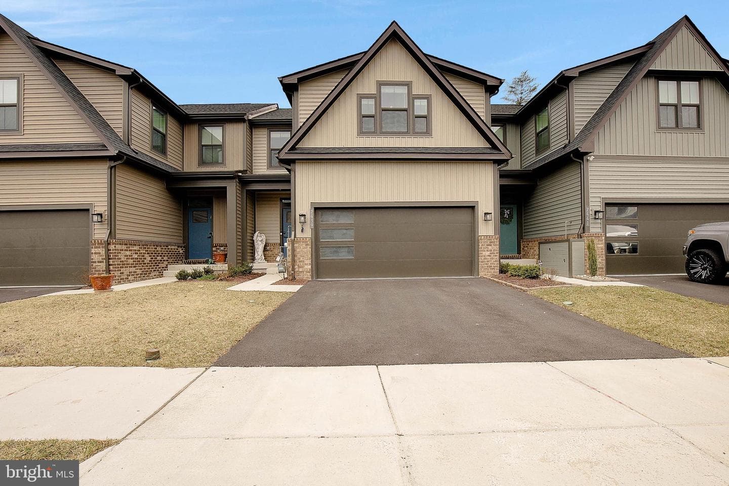 7439 Quantico Way photo 2