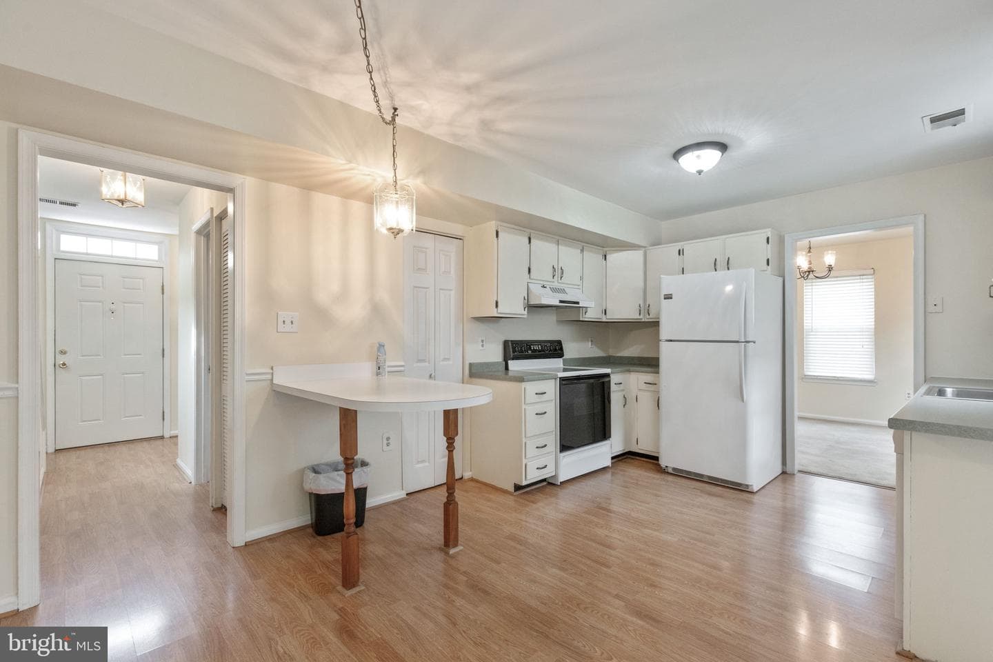 2454 Yarmouth Lane photo 12
