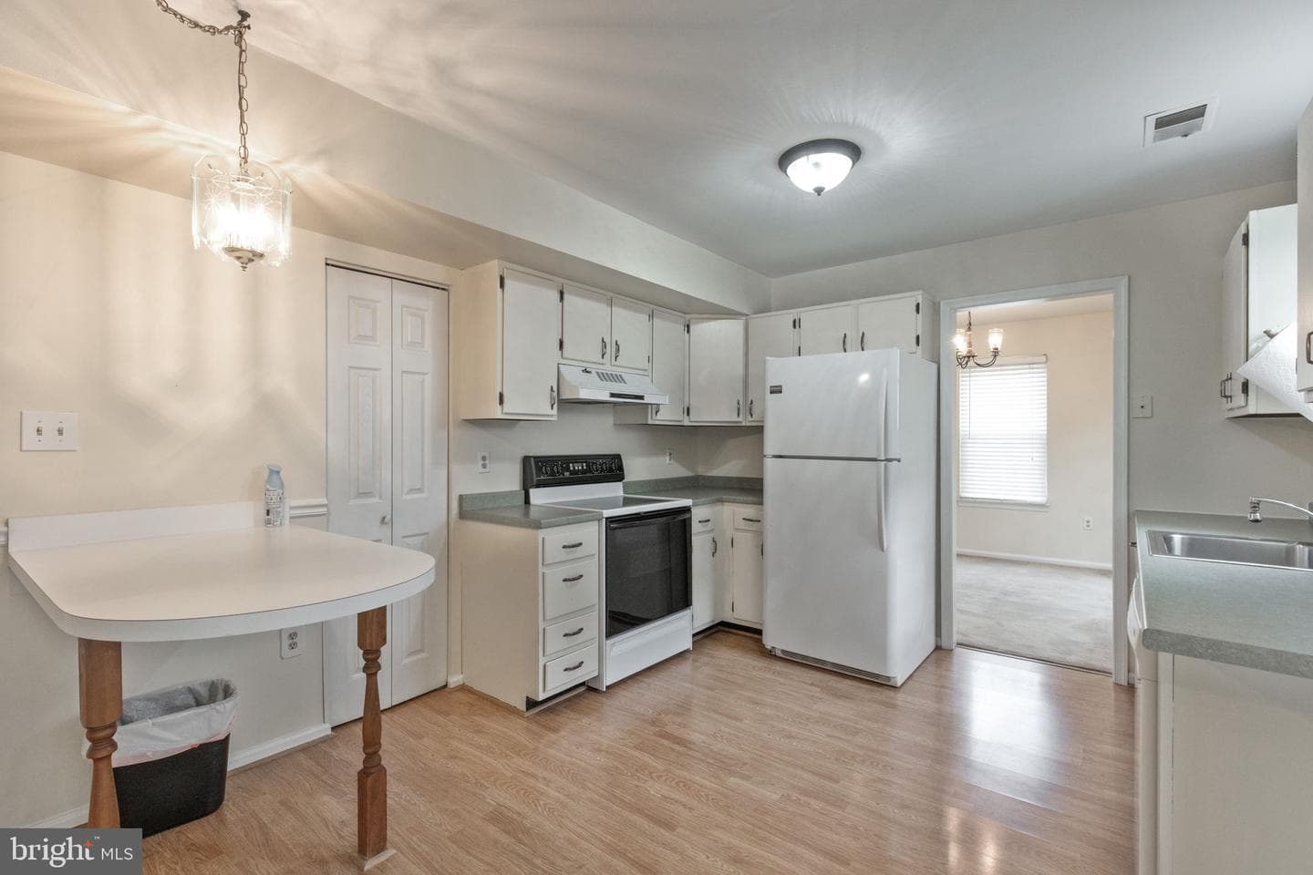 2454 Yarmouth Lane photo 13