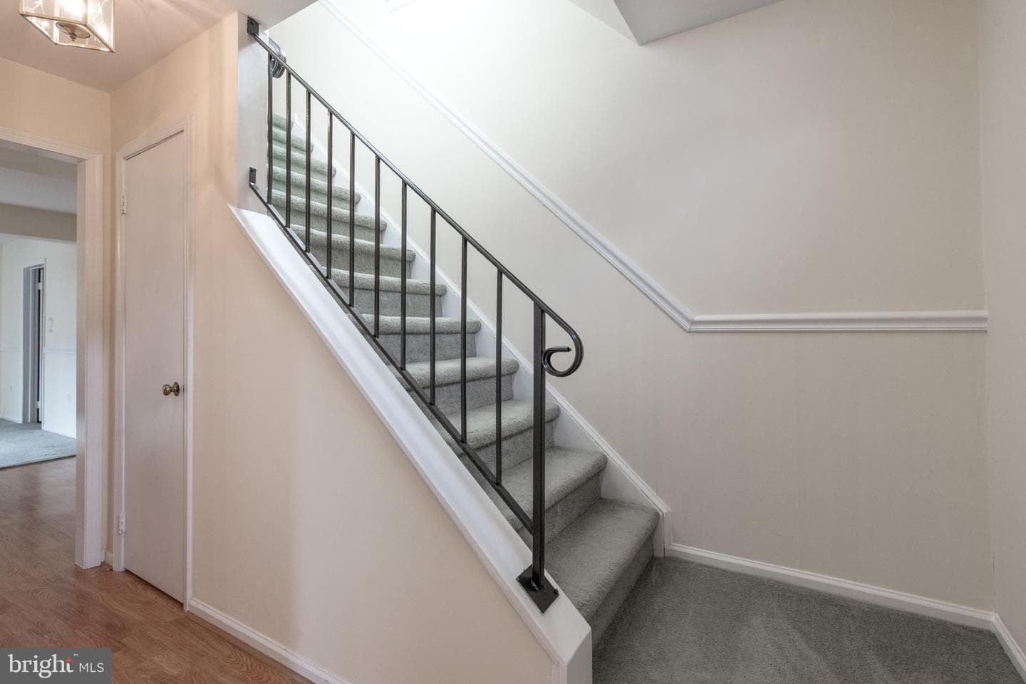 2454 Yarmouth Lane photo 9